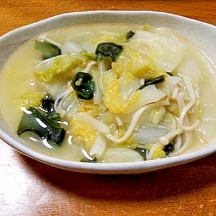 白菜と新玉ねぎの中華スープ